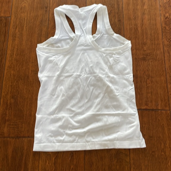 EUC athleta Momentum Seamless Tank in white - Picture 6 of 8